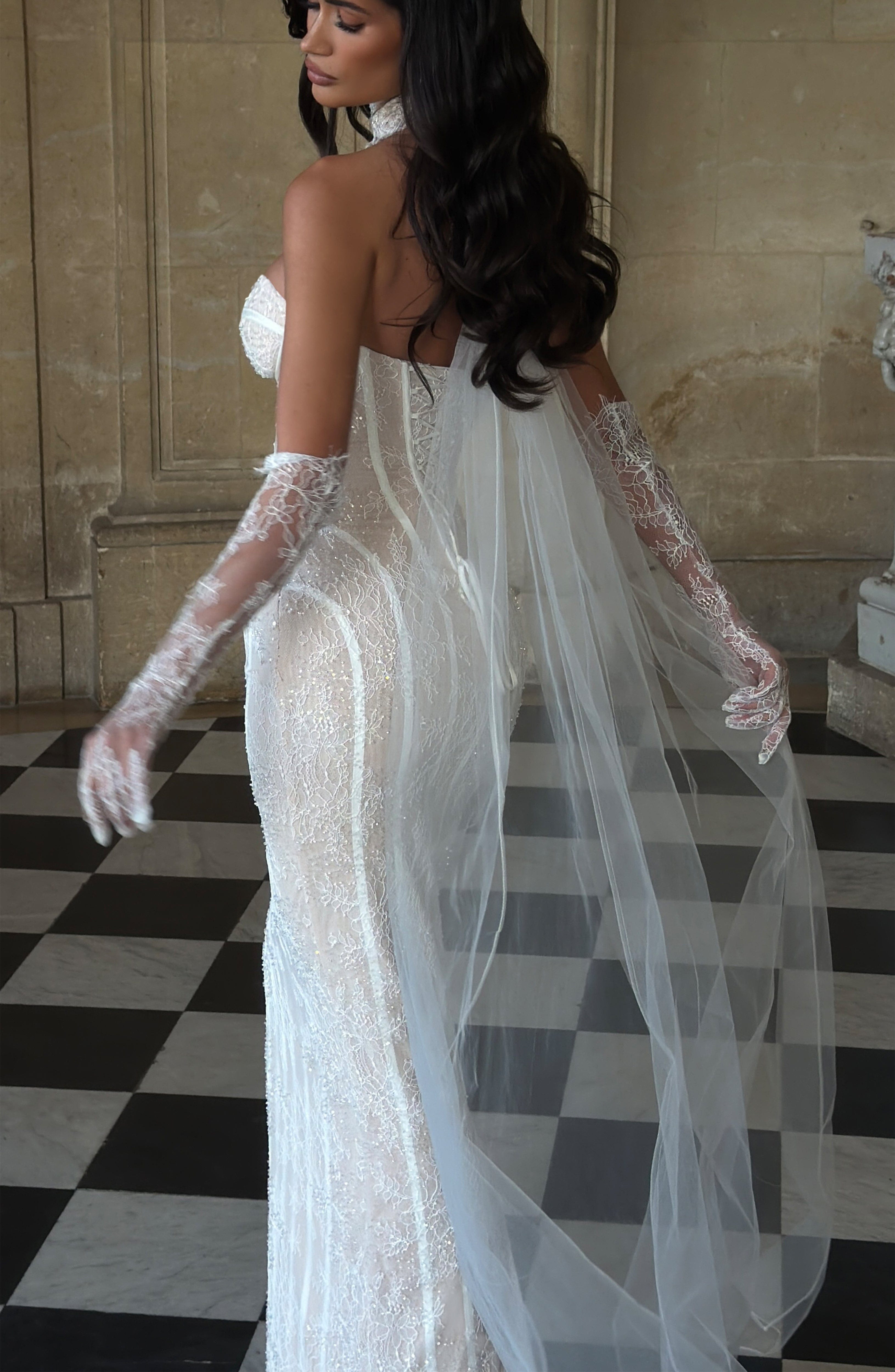 Ellie Lace Neck Veil - Ivory